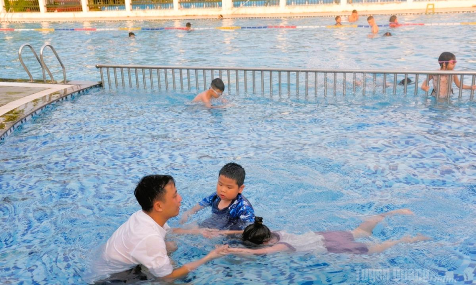 M&ugrave;a h&egrave; an to&agrave;n của trẻ