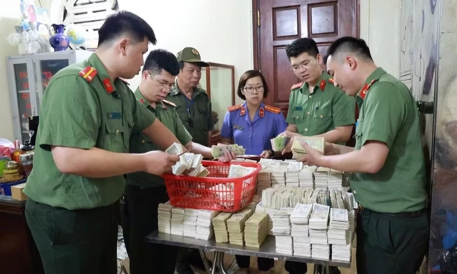Xử l&yacute; nh&oacute;m đối tượng lợi dụng chức vụ, quyền hạn trục lợi tiền c&ocirc;ng đức tại đền Kỳ C&ugrave;ng