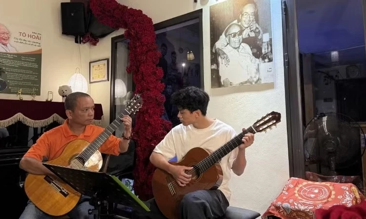 &Acirc;m nhạc đồng h&agrave;nh c&ugrave;ng t&aacute;c phẩm thiếu nhi "Dế M&egrave;n"