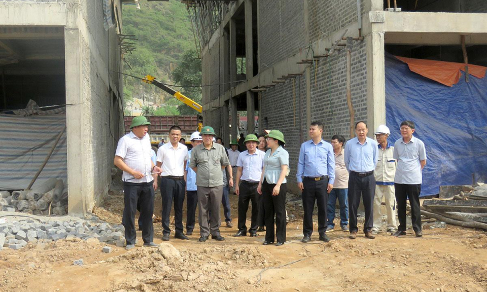 Ph&oacute; Chủ tịch UBND tỉnh Ho&agrave;ng Gia Long kiểm tra tiến độ c&aacute;c dự &aacute;n đầu tư c&ocirc;ng khẩn cấp tại x&atilde; P&agrave; Vầy Sủ