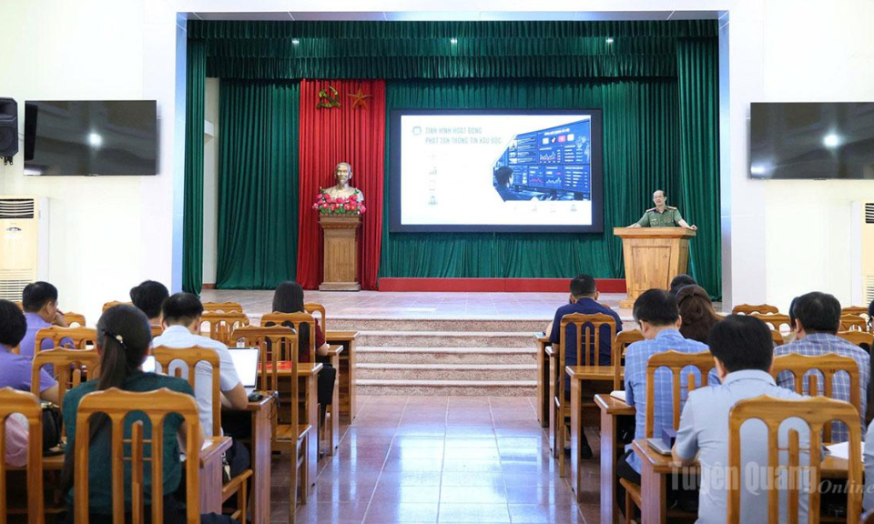 Tập huấn bảo vệ nền tảng tư tưởng của Đảng cho hơn 100 học vi&ecirc;n