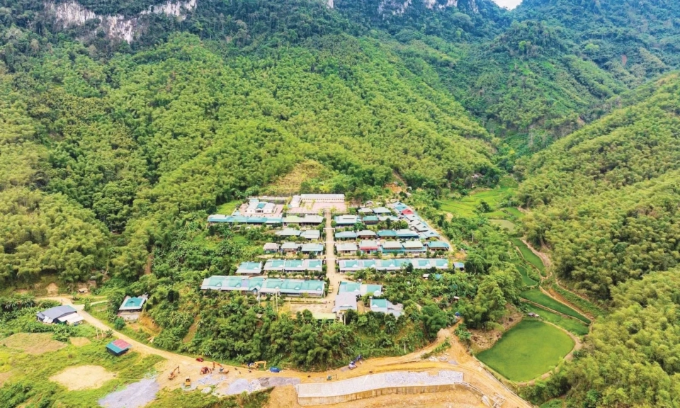 Viết tiếp trang đời mới tươi s&aacute;ng