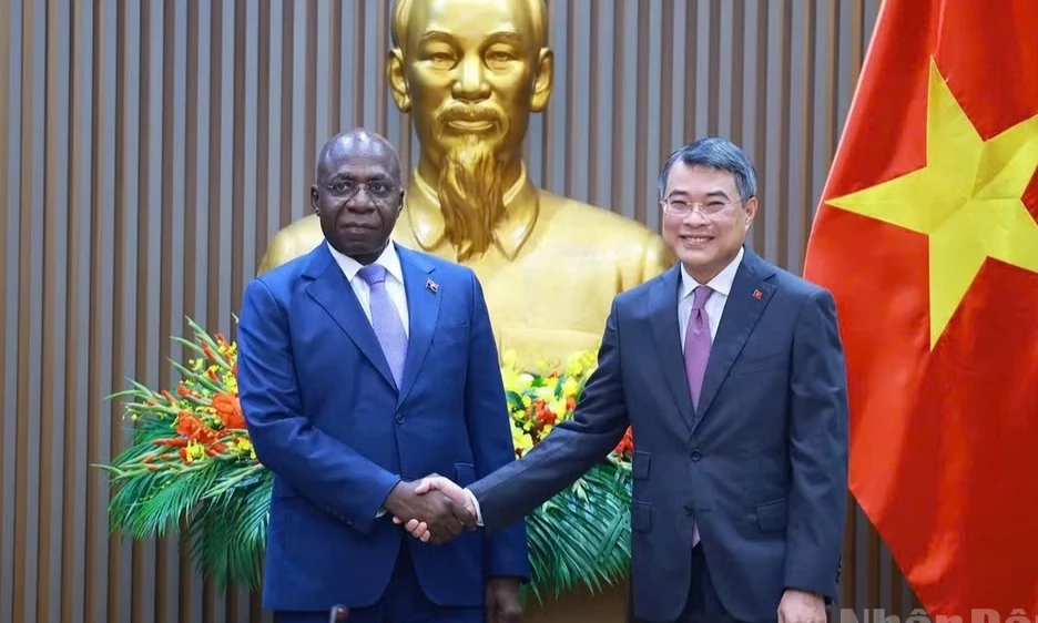 Th&uacute;c đẩy mạnh mẽ hợp t&aacute;c đầu tư, thương mại giữa Việt Nam v&agrave; Angola