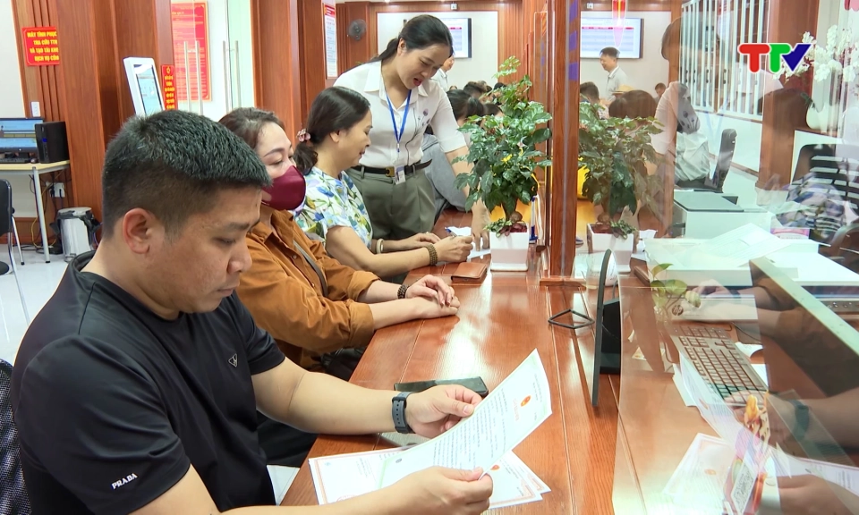 Lấy người d&acirc;n l&agrave; trung t&acirc;m phục vụ trong cải c&aacute;ch h&agrave;nh ch&iacute;nh ở Tuy&ecirc;n Quang