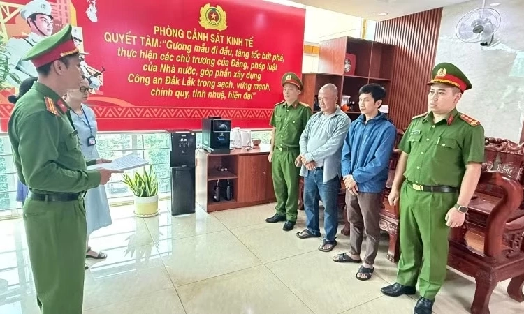 Khởi tố vụ &aacute;n vi phạm quy định về kế to&aacute;n g&acirc;y thiệt hại hơn 4,3 tỷ đồng v&agrave; bu&ocirc;n b&aacute;n h&agrave;ng giả