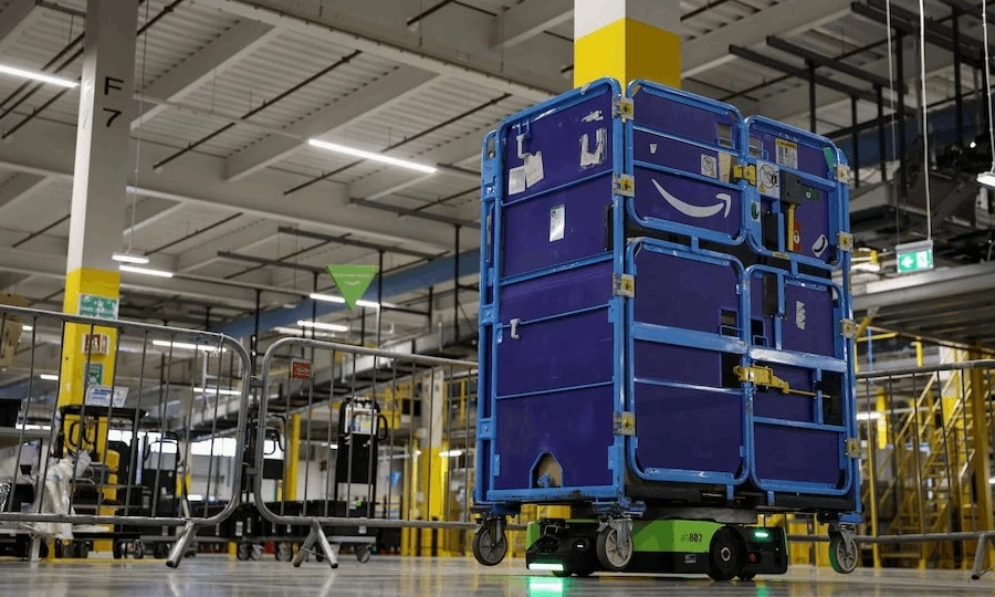 Amazon tăng tốc tự động h&oacute;a bằng robot AI