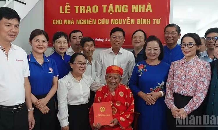 &ldquo;&Ocirc;ng Bụt&rdquo; Nguyễn Đ&igrave;nh Tư c&oacute; nh&agrave; mới