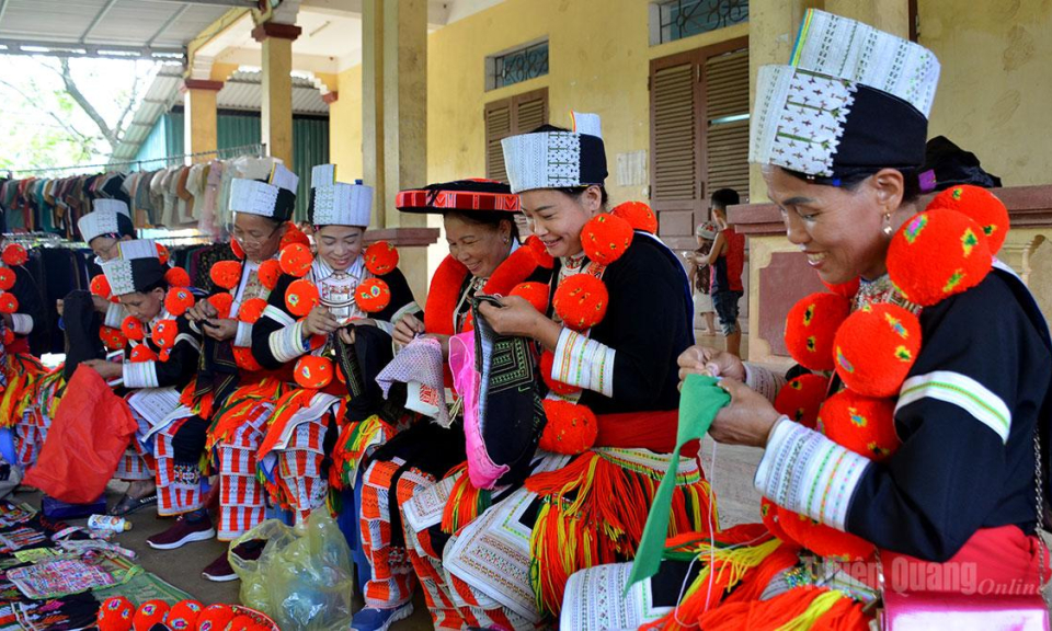Nghề th&ecirc;u ở Thượng N&ocirc;ng