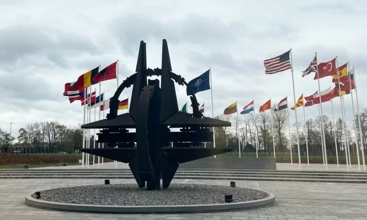 NATO tăng cường ph&ograve;ng thủ tại Bắc &Acirc;u