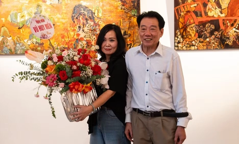 Họa sĩ B&iacute;ch Thảo kể chuyện qu&ecirc; hương qua Triển l&atilde;m tranh &ldquo;K&yacute; ức nằm dưới lớp m&agrave;u&rdquo;