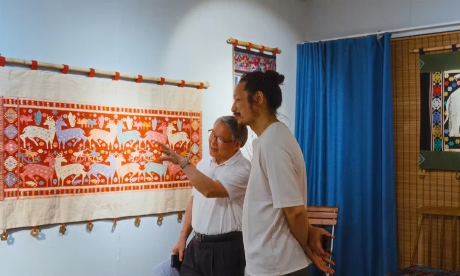 Ra mắt kh&ocirc;ng gian văn h&oacute;a Hi&ecirc;n Việt v&agrave; bộ tranh thổ cẩm &ldquo;Hoa của đất&rdquo;