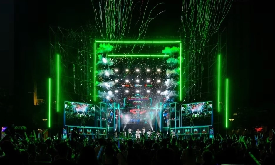 E-Concert b&ugrave;ng nổ tại Ng&agrave;y t&agrave;i ch&iacute;nh số 2026, thu h&uacute;t 20.000 kh&aacute;n giả cổ vũ