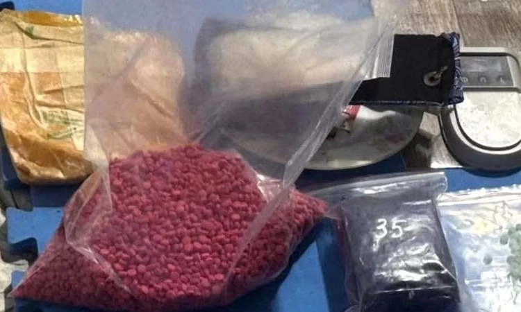 Quảng Trị: Bắt 3 đối tượng, thu giữ 2kg ma t&uacute;y đ&aacute; v&agrave; hơn 7.000 vi&ecirc;n ma t&uacute;y hồng phiến