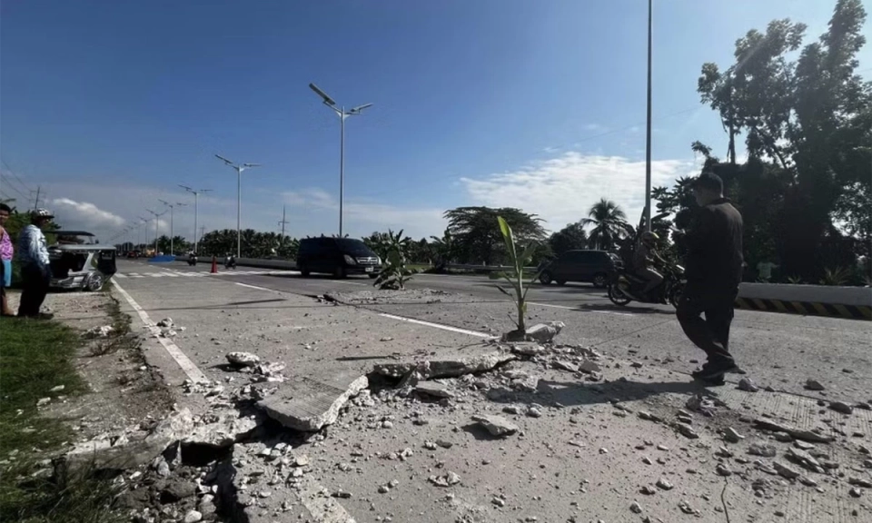 Động đất tại Philippines: Ghi nhận s&oacute;ng thần cao 1,4m
