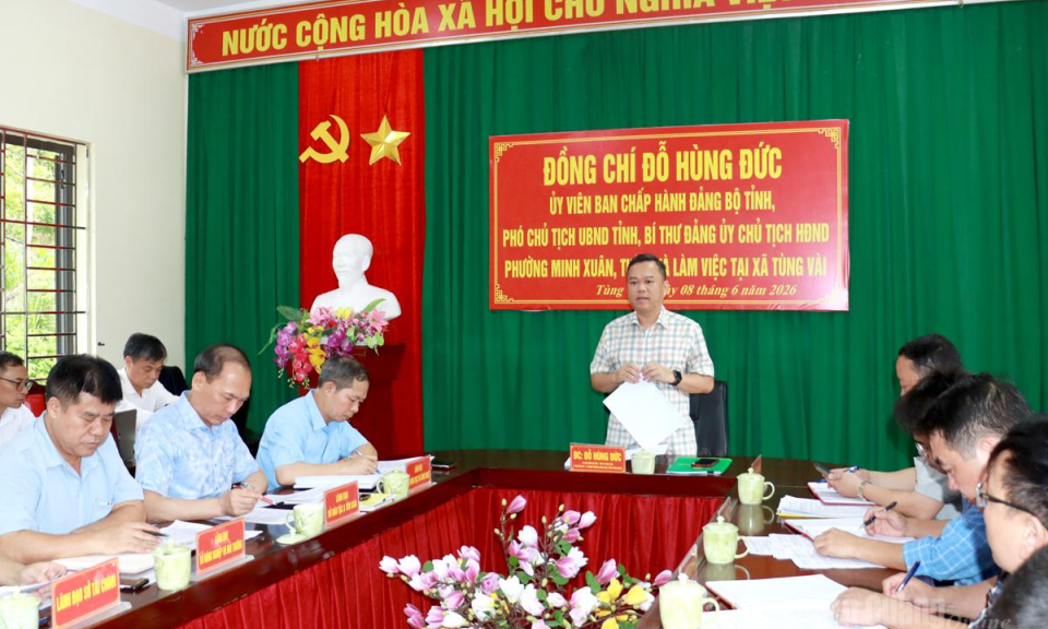 Ph&oacute; Chủ tịch UBND tỉnh Đỗ H&ugrave;ng Đức l&agrave;m việc với x&atilde; Minh T&acirc;n v&agrave; T&ugrave;ng V&agrave;i