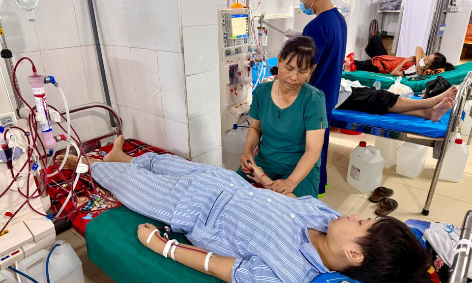Chung tay gi&uacute;p nam sinh suy thận thực hiện ước mơ đại học