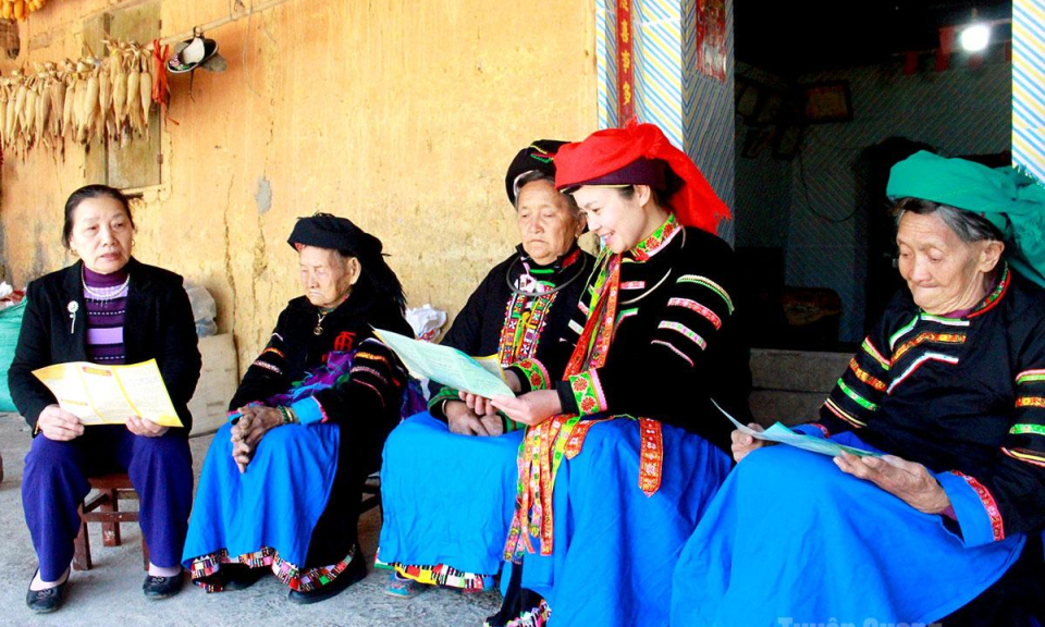 Cầu nối &yacute; Đảng - l&ograve;ng D&acirc;n