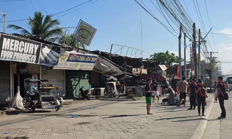 Động đất tại Philippines: Số người thiệt mạng tăng, s&oacute;ng thần lan tới Indonesia, Nhật Bản