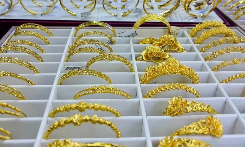 Chiều 8/6, gi&aacute; v&agrave;ng trong nước tiếp tục rơi, giảm 5-6 triệu đồng/lượng