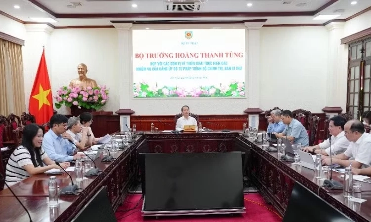 C&aacute;c văn bản, đề &aacute;n tr&igrave;nh Bộ Ch&iacute;nh trị, Ban B&iacute; thư phải thể hiện được t&iacute;nh mới, tầm nh&igrave;n d&agrave;i hạn