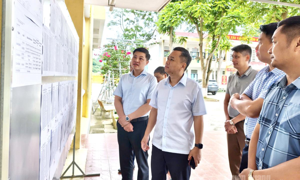 Ph&oacute; Chủ tịch UBND tỉnh Đỗ H&ugrave;ng Đức kiểm tra c&ocirc;ng t&aacute;c chuẩn bị Kỳ thi tốt nghiệp THPT tại Quản Bạ