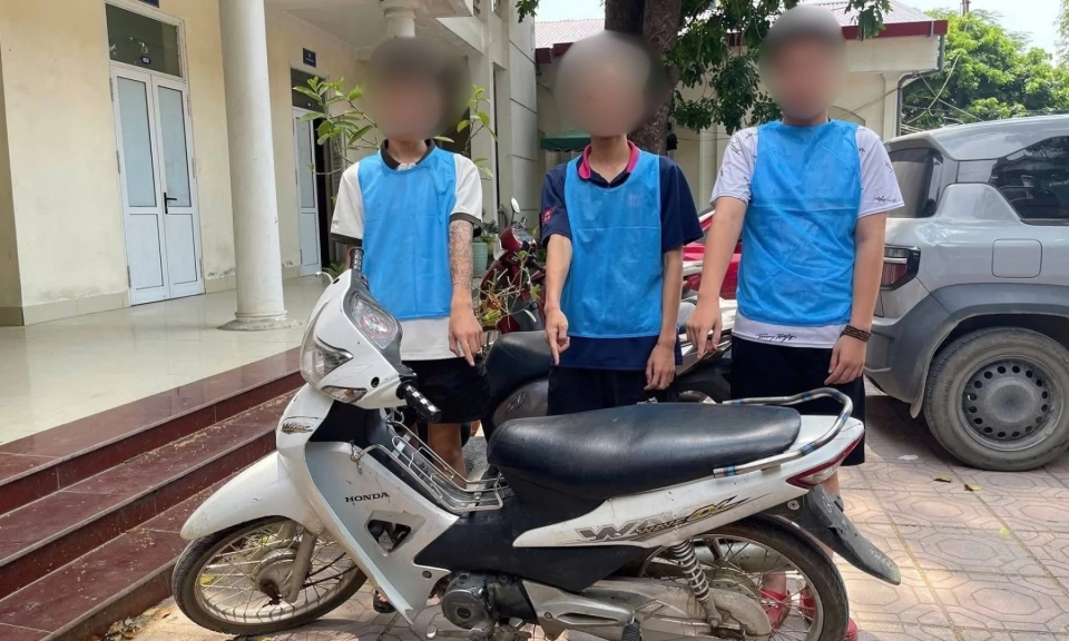 C&ocirc;ng an x&atilde; An Kh&aacute;nh bắt giữ nh&oacute;m đối tượng tuổi teen cướp t&agrave;i sản giữa đ&ecirc;m