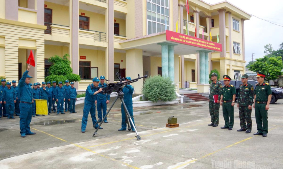 Bộ CHQS tỉnh kiểm tra c&ocirc;ng t&aacute;c huấn luyện d&acirc;n qu&acirc;n tự vệ tại cơ sở