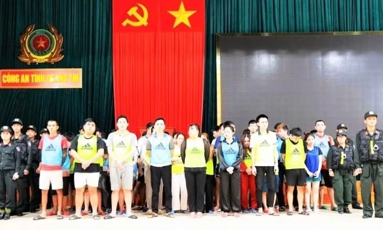 Quảng Trị b&oacute;c gỡ đường d&acirc;y tổ chức đ&aacute;nh bạc xuy&ecirc;n bi&ecirc;n giới giao dịch hơn 4.000 tỷ đồng