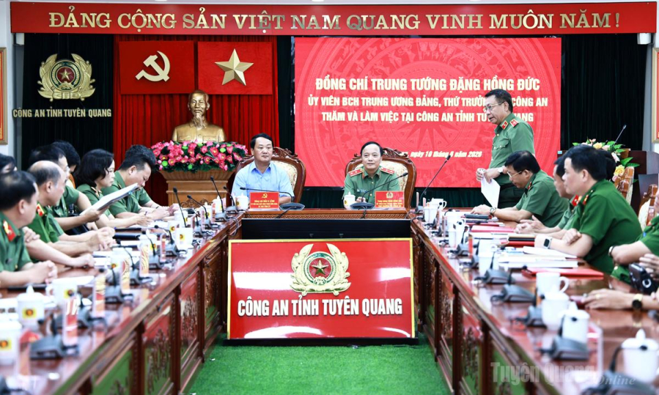 Thứ trưởng Bộ C&ocirc;ng an Đặng Hồng Đức l&agrave;m việc với C&ocirc;ng an tỉnh Tuy&ecirc;n Quang