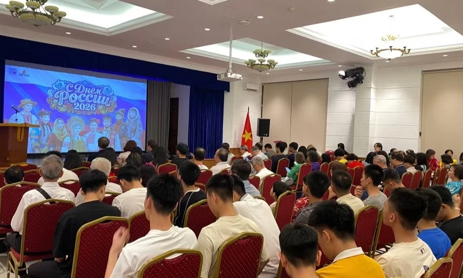 Kỷ niệm Quốc kh&aacute;nh Nga v&agrave; cơ hội giao lưu quốc tế cho học sinh Việt Nam tại trại h&egrave; ARTEK