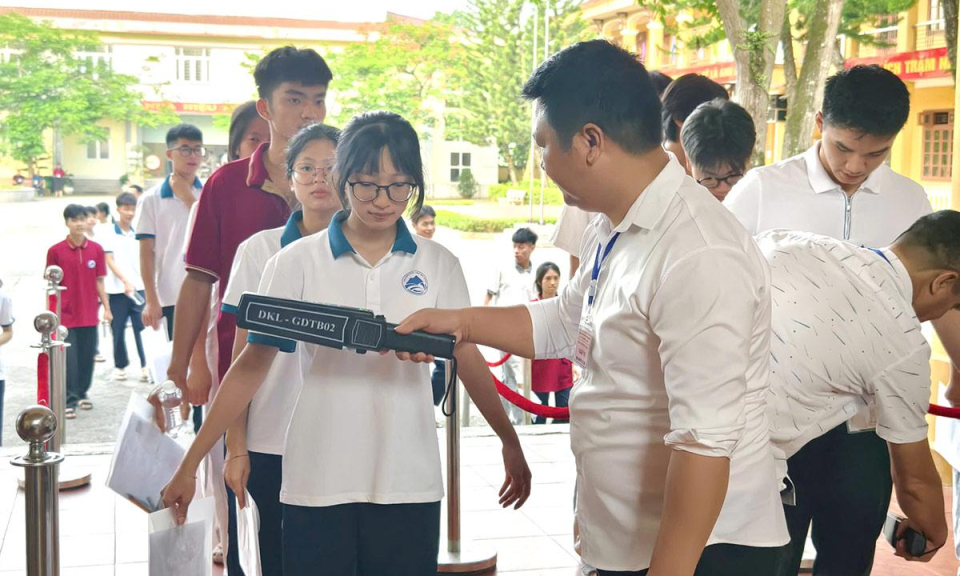Tuy&ecirc;n Quang trang bị thiết bị qu&eacute;t an ninh tại tất cả c&aacute;c điểm thi tốt nghiệp THPT năm 2026