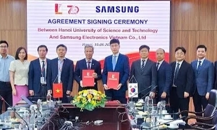 Samsung Việt Nam hợp t&aacute;c to&agrave;n diện với c&aacute;c trường đại học, đ&oacute;n l&agrave;n s&oacute;ng AI