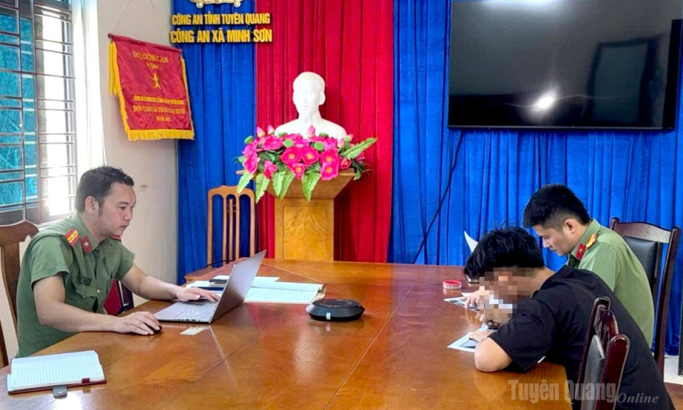Xử phạt đối tượng chia sẻ th&ocirc;ng tin k&iacute;ch động bạo lực tr&ecirc;n kh&ocirc;ng gian mạng