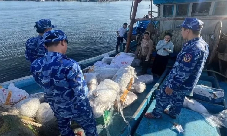 Đ&agrave; Nẵng li&ecirc;n tiếp đấu tranh th&agrave;nh c&ocirc;ng c&aacute;c vụ việc vi phạm ph&aacute;p luật tr&ecirc;n biển