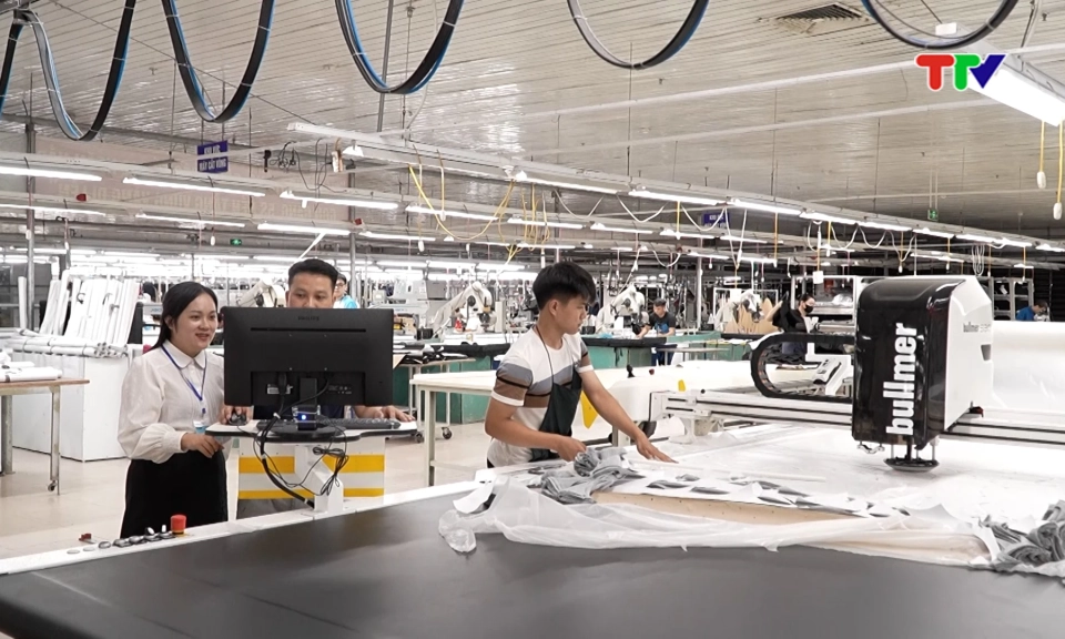 Ứng dụng nền tảng số v&agrave;o quản trị v&agrave; sản xuất