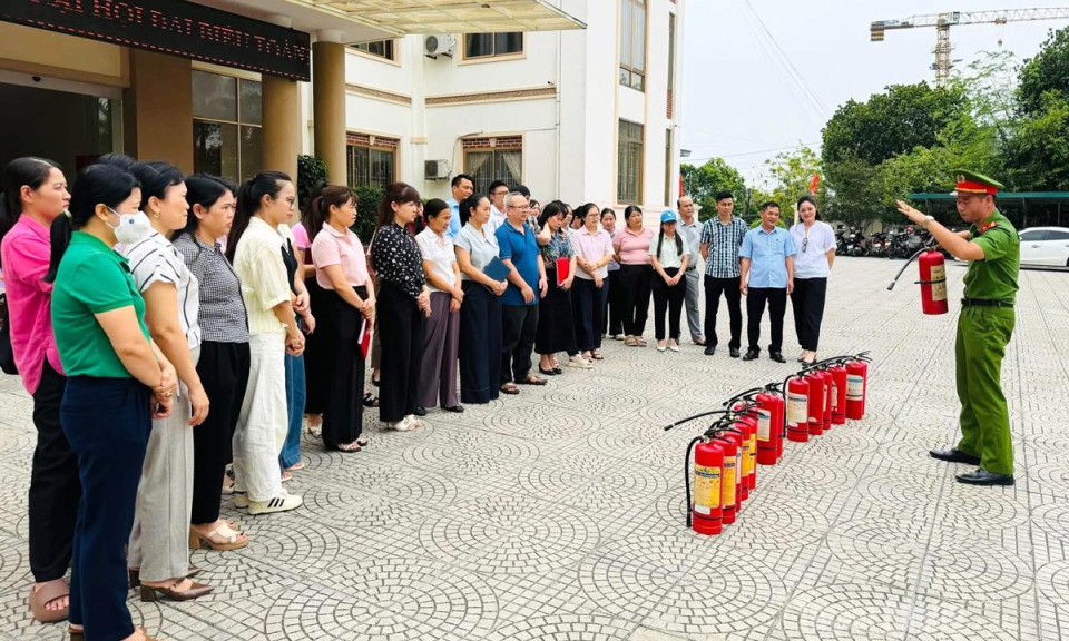 Huấn luyện nghiệp vụ PCCC cho c&aacute;n bộ Mặt trận tổ quốc tỉnh