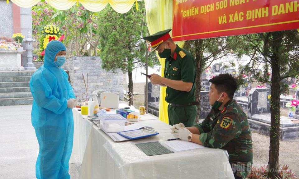 Ban Chỉ đạo 515 tỉnh lấy mẫu ADN h&agrave;i cốt liệt sĩ tại Nghĩa trang liệt sĩ x&atilde; Sơn Dương