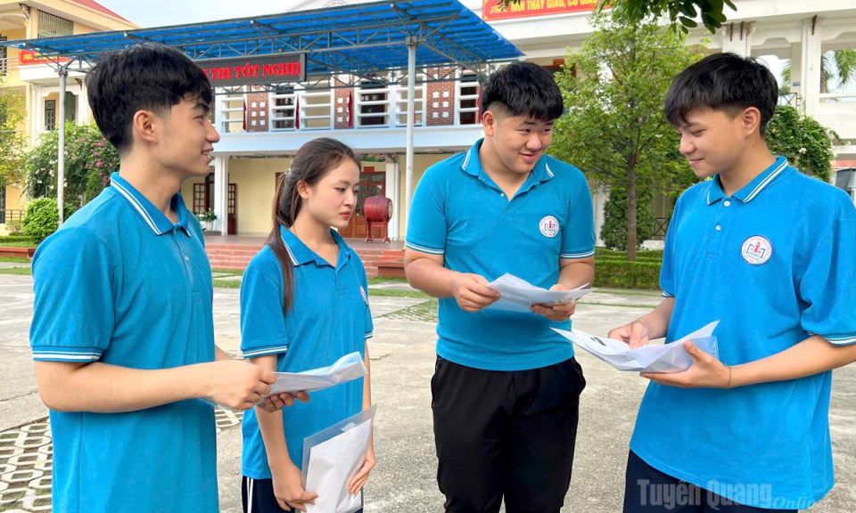 🔴[CẬP NHẬT] S&aacute;ng nay (12-6), th&iacute; sinh l&agrave;m c&aacute;c b&agrave;i thi m&ocirc;n tự chọn