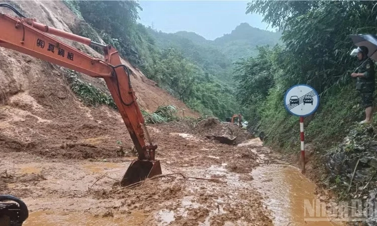 Chủ động ứng ph&oacute; mưa lũ, bảo đảm giao th&ocirc;ng th&ocirc;ng suốt tại c&aacute;c tỉnh ph&iacute;a bắc