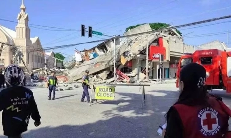 Động đất tại Philippines: Số người thiệt mạng tăng, khẩn trương x&aacute;c minh danh t&iacute;nh c&aacute;c nạn nh&acirc;n