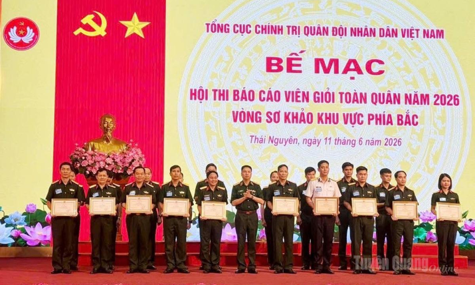 Th&iacute; sinh Tuy&ecirc;n Quang đoạt giải Ba tại Hội thi B&aacute;o c&aacute;o vi&ecirc;n giỏi to&agrave;n qu&acirc;n khu vực ph&iacute;a Bắc