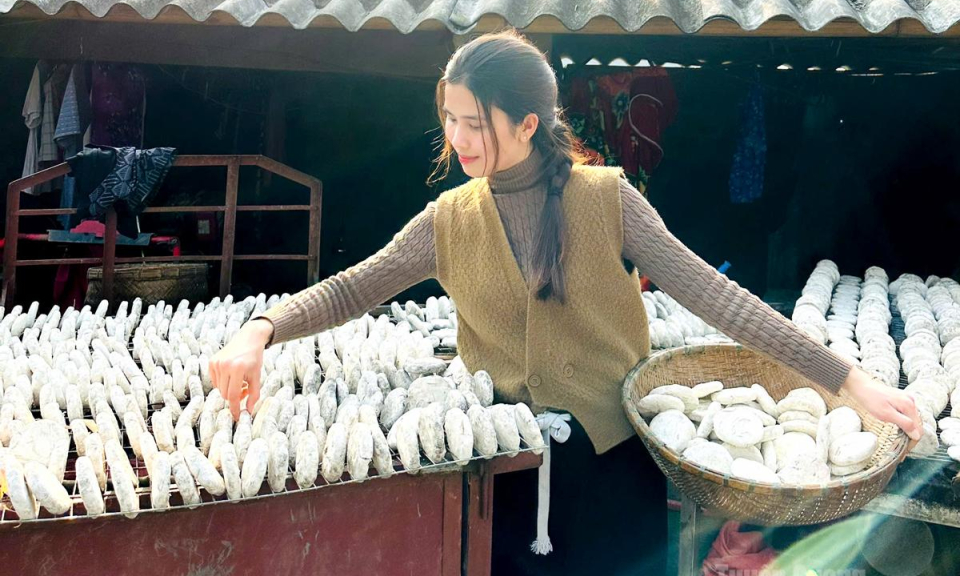 Đ&aacute;nh thức hương men M&atilde; Hồng