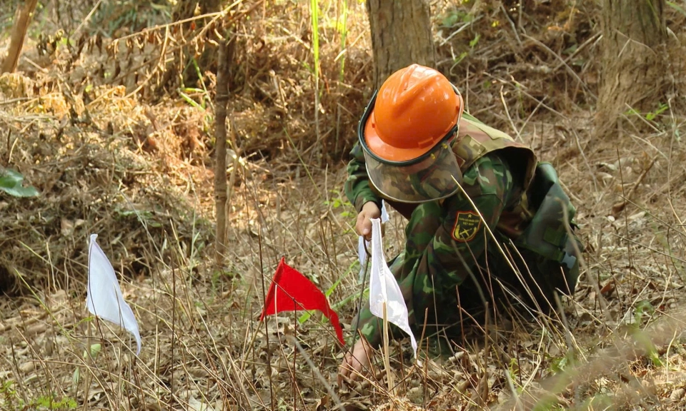 R&agrave; ph&aacute; bom m&igrave;n - Việc nghĩa giữa thời b&igrave;nh