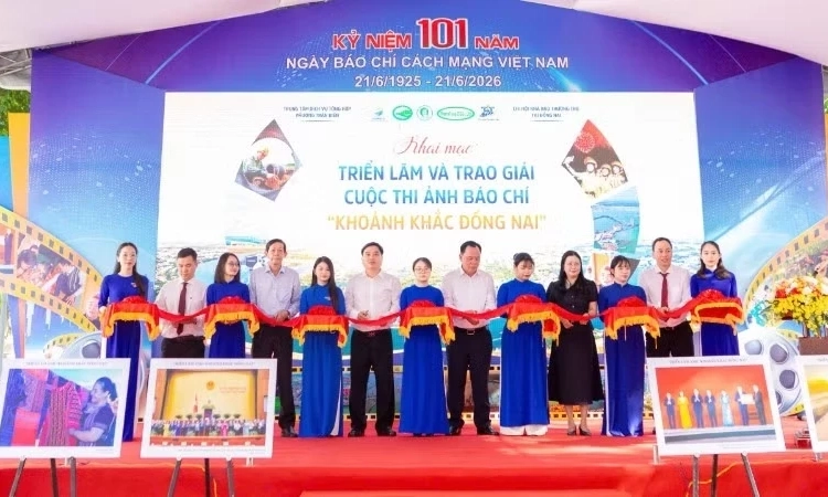 Khai mạc triển l&atilde;m v&agrave; trao giải cuộc thi ảnh b&aacute;o ch&iacute; khoảnh khắc Đồng Nai
