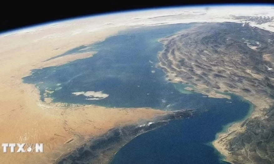 Iran ph&aacute;t hiện căn cứ hải qu&acirc;n 2.000 năm tuổi gần eo biển Hormuz