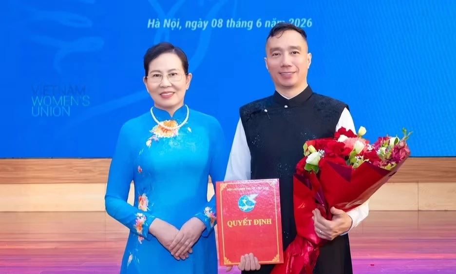 Vinh danh h&agrave;nh tr&igrave;nh hỗ trợ phụ nữ khởi nghiệp với &aacute;o d&agrave;i của nh&agrave; thiết kế Đỗ Trịnh Ho&agrave;i Nam