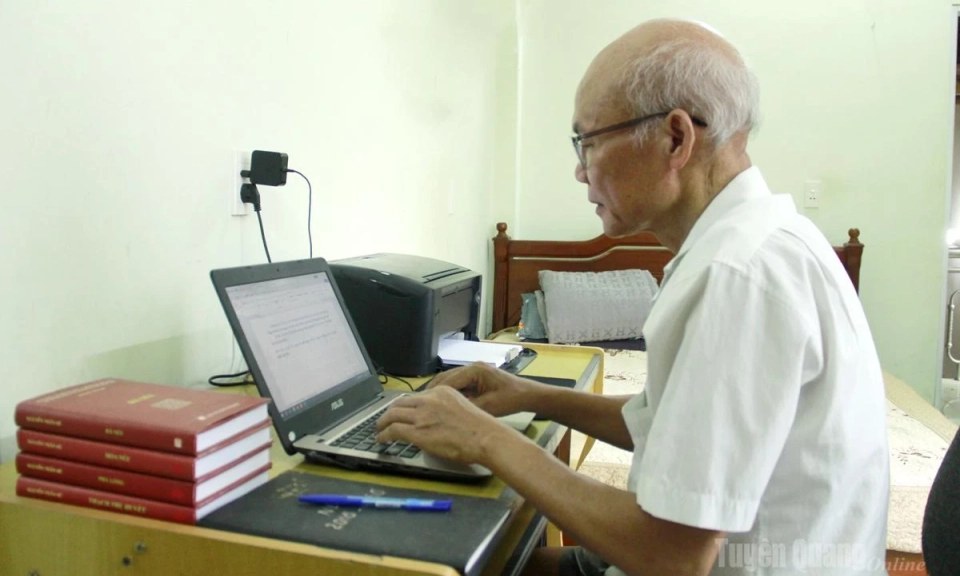 Người kể chuyện từ đại ng&agrave;n