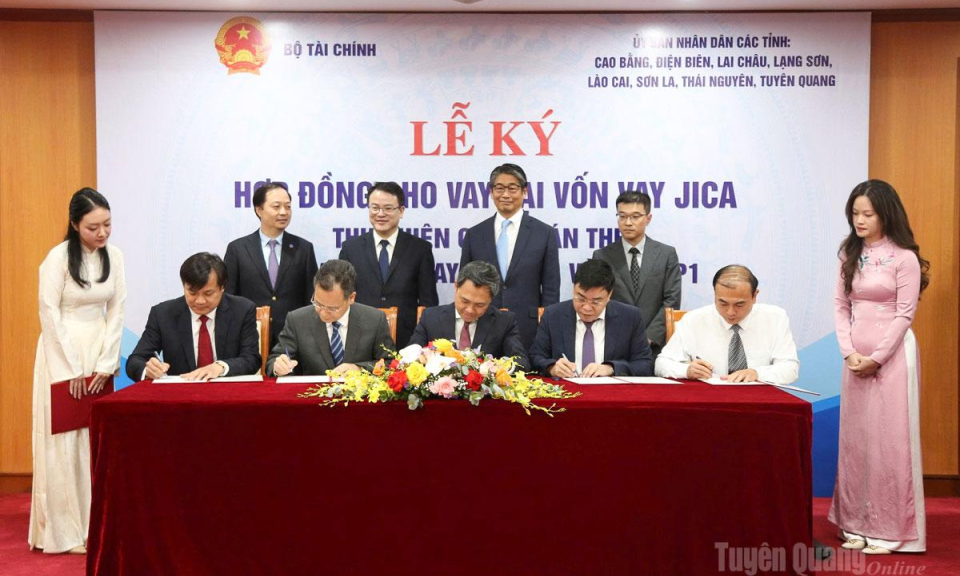 Bộ T&agrave;i ch&iacute;nh k&yacute; kết 11 hợp đồng cho vay lại vốn vay JICA với 8 tỉnh miền n&uacute;i ph&iacute;a Bắc