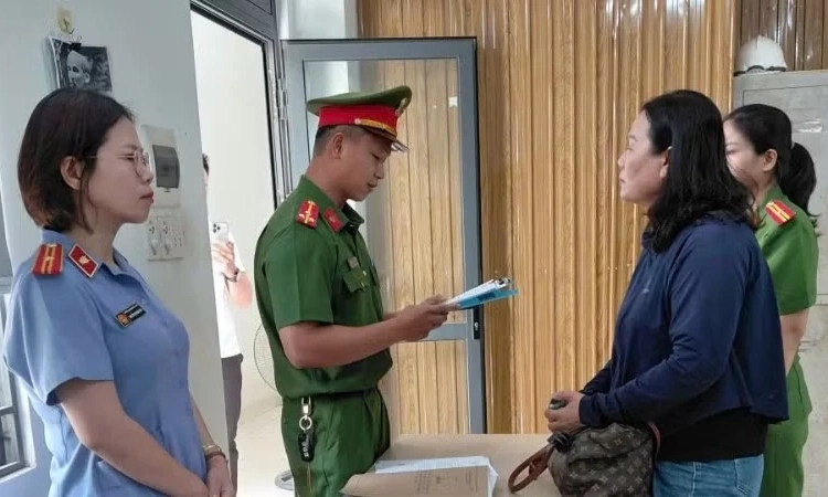 Bắt giam đối tượng lừa đảo chiếm đoạt 400 triệu đồng tiền cọc mua b&aacute;n đất