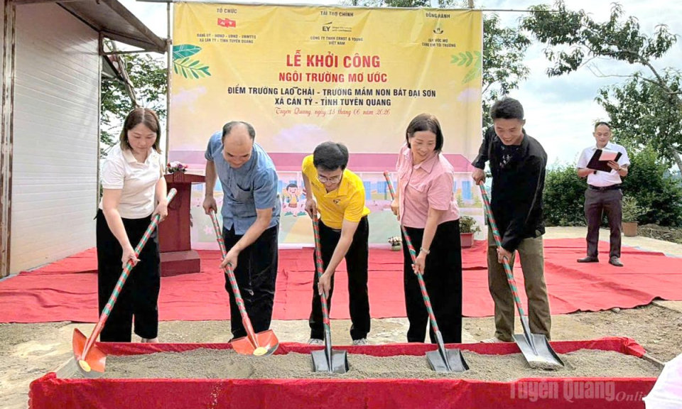 Khởi c&ocirc;ng Ng&ocirc;i trường ước mơ tại x&atilde; C&aacute;n Tỷ